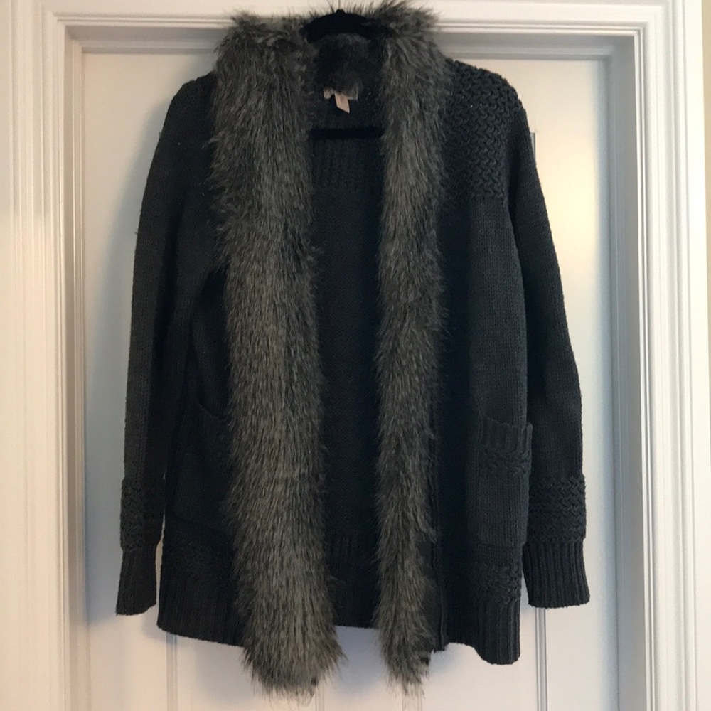 Cardigan with faux fur collar